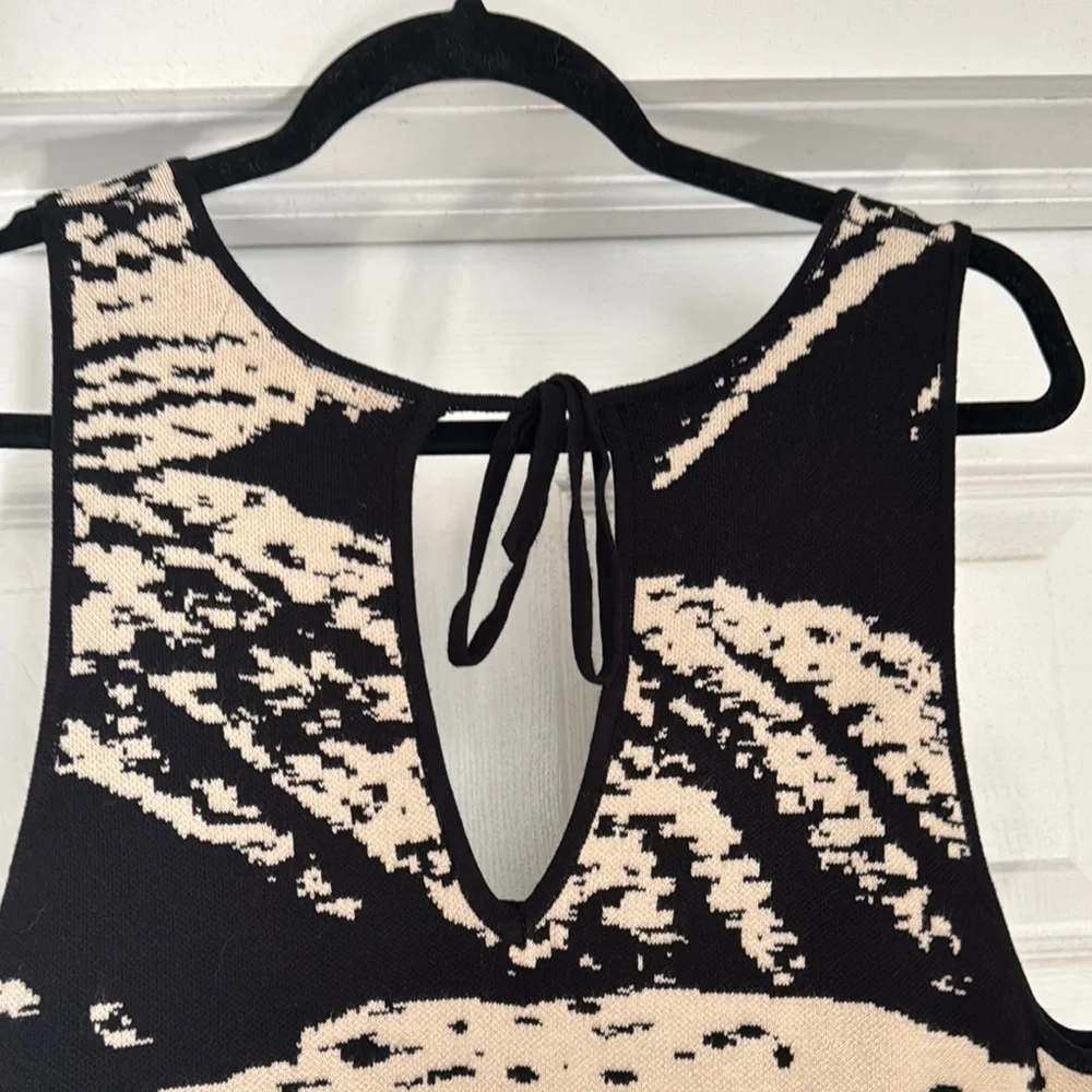 House of Harlow Black and Cream Sleeveless Dress - Picture 4 of 5